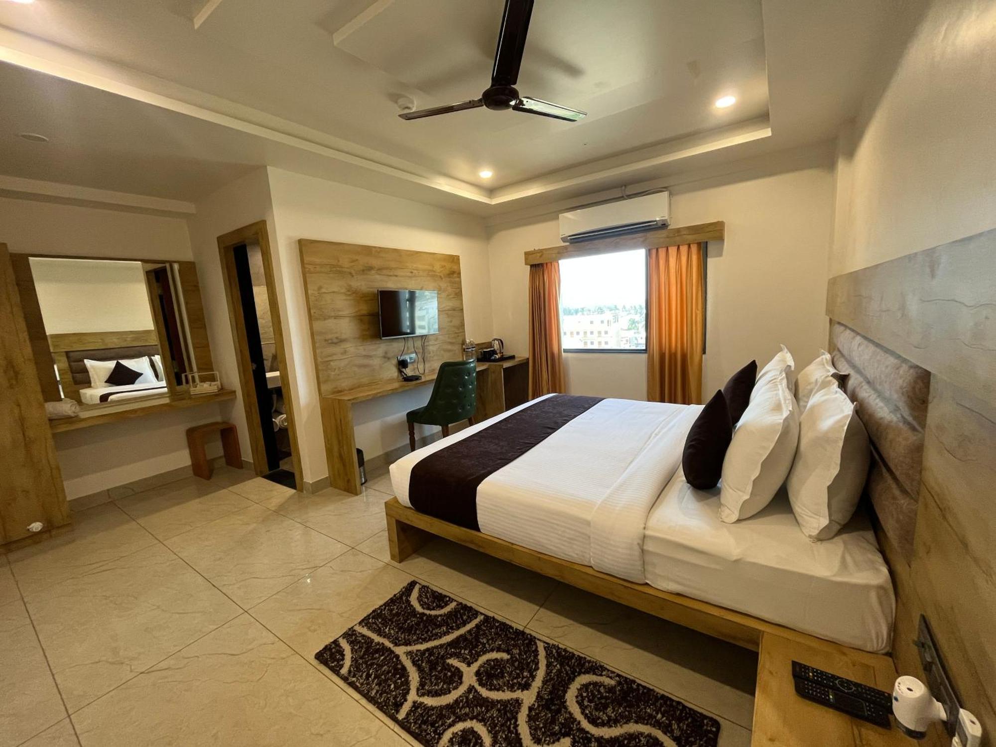 Clarks Collection Somnath Hotel Exterior photo